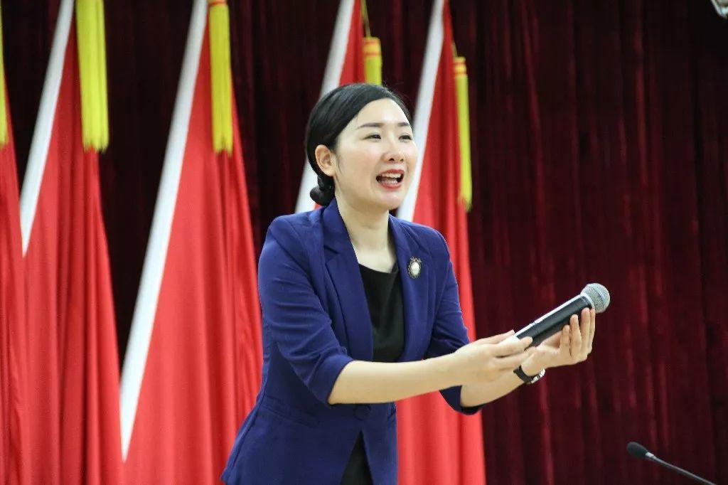 武昌姐妹们学起了军运礼仪操,没学过你就out啦