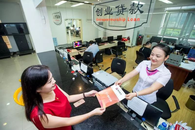 款成本降低 武汉四大本土银行传导减税降费红