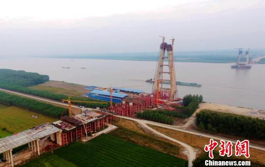 湖北嘉鱼长江公路大桥主桥顺利合龙 出行