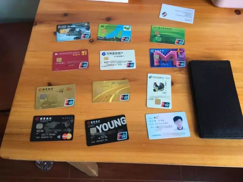 查扣的银行卡 民警经过近一年的追捕,多次赶赴浙江、江西等地查找线索