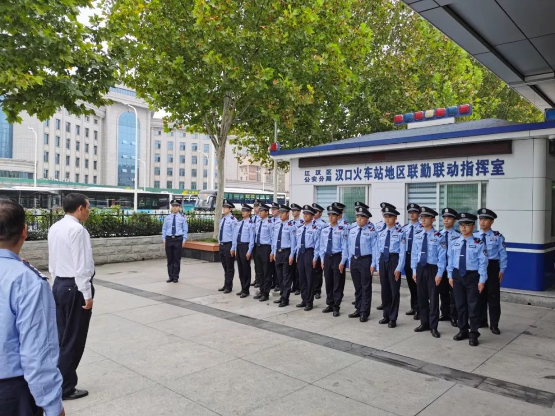 东西湖公安分局舵落口检查站学警例行检查工作来源 | 武汉警官职业
