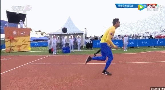 武汉肌肉猛男不服周,非要pk